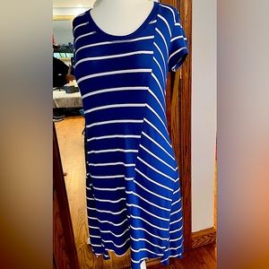 BLUE/WHITE DIAGONAL STRIPED DRESS M, ENC! NEVER WORN❣️👽 LIGHT AND LOVE FRIENDS